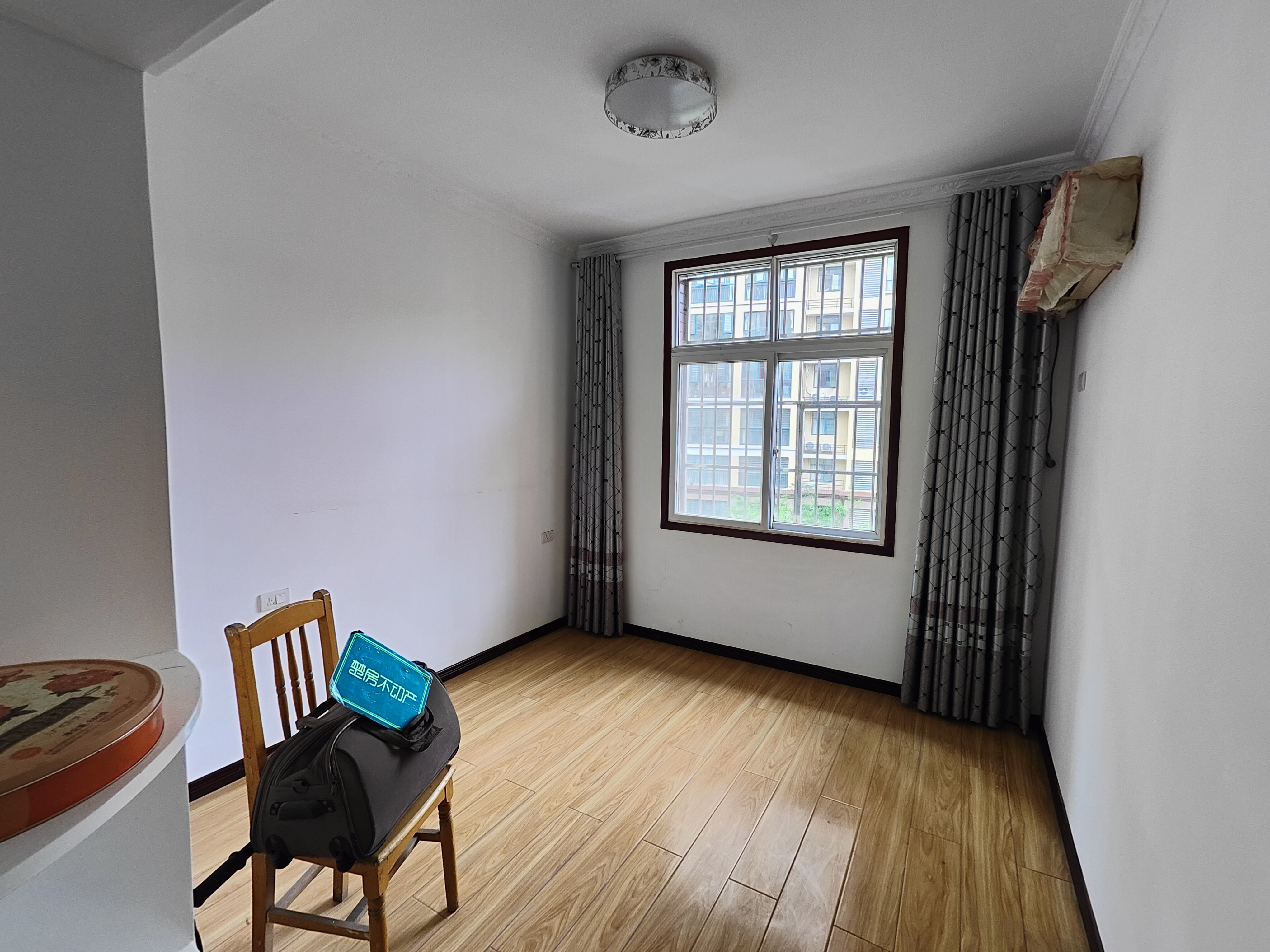 紫金城还建房电梯中间楼层精装修三居室地理优越