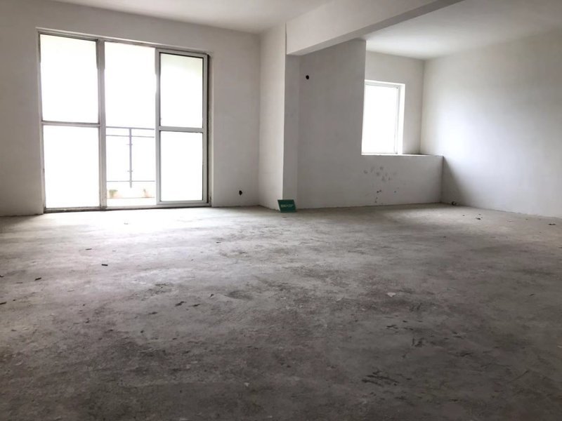 急售！福星城毛坯大三房  南北通透户型 好楼层视野很好 城南地段 看中价格可谈