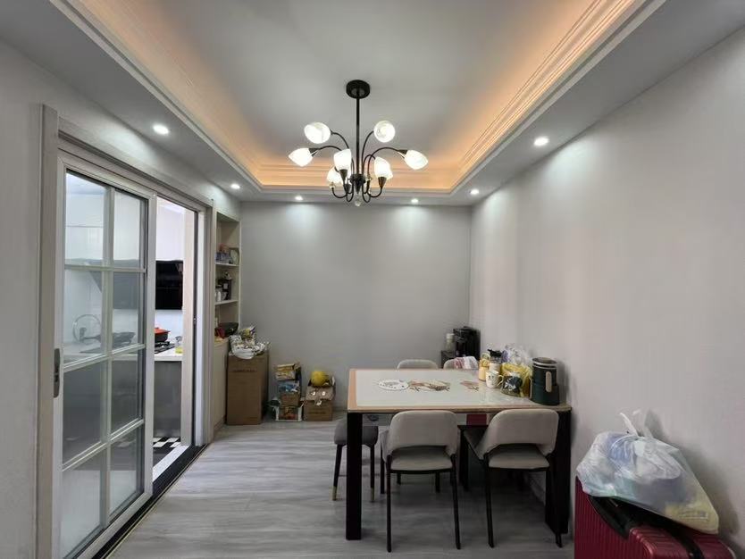 降价了，城南，单价4600，新城一号旁，电梯小高层，精装三房，成色新，