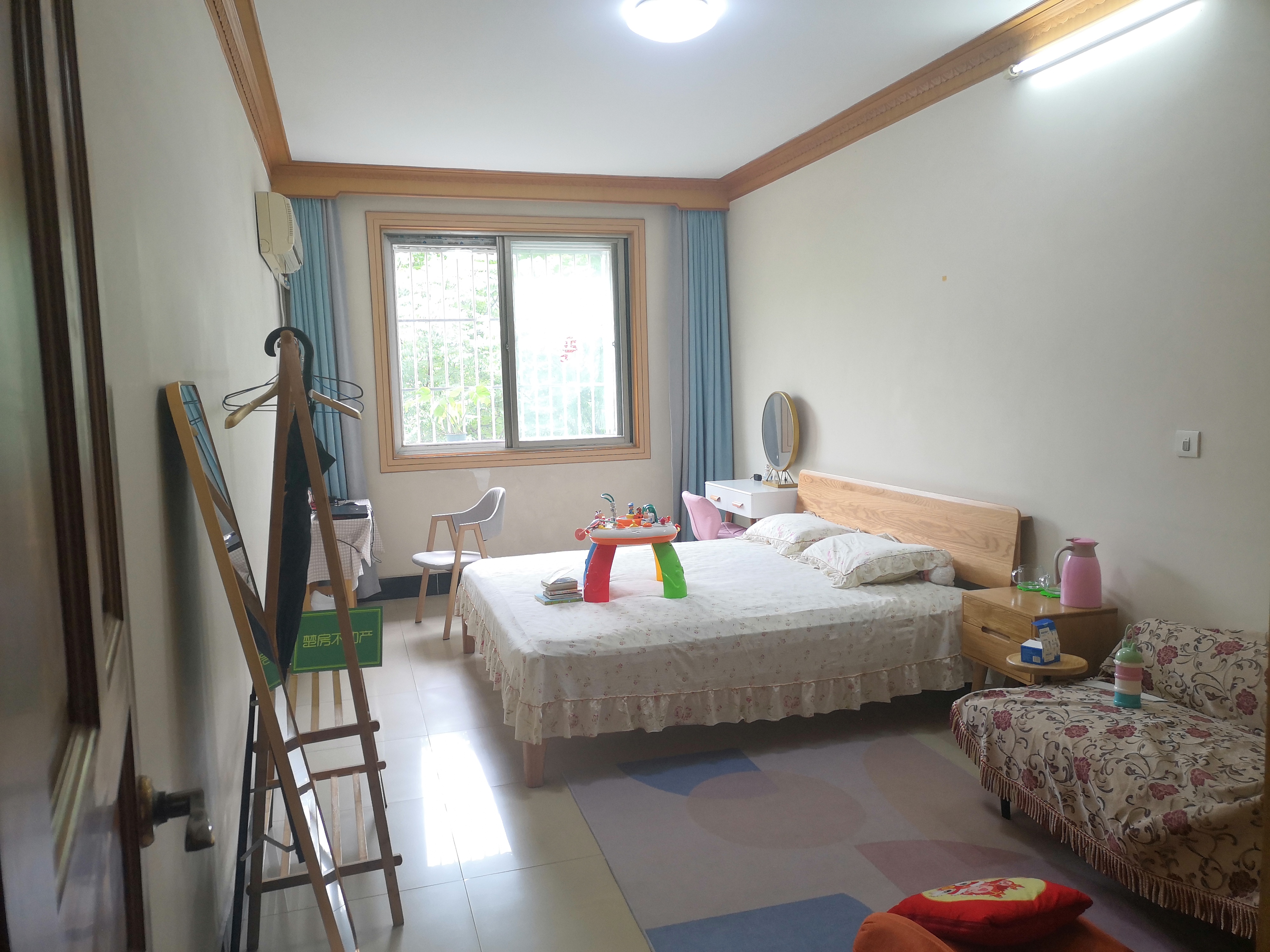 仙桃大道武商商圈富融大厦旁桃苑楼181平大四房四房朝南大阳台适合大家庭居住