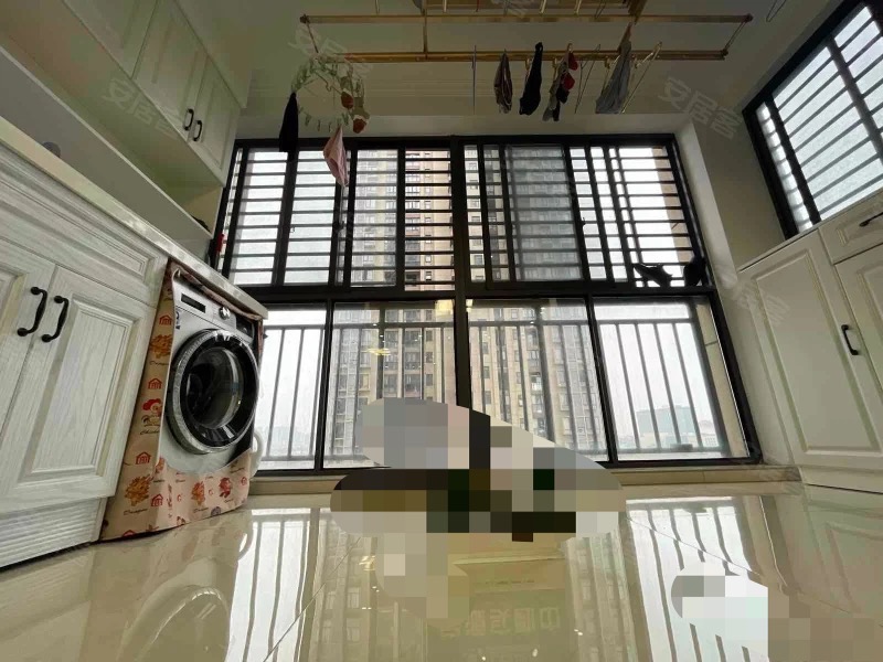 348，西桥旁，康湾一品，精装三房，9.9成新，证满二，诚心出售