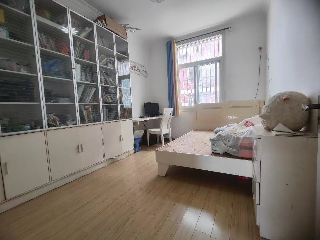 世北春花园.精装三房.证件满二.小区有出场好停车.看房方便