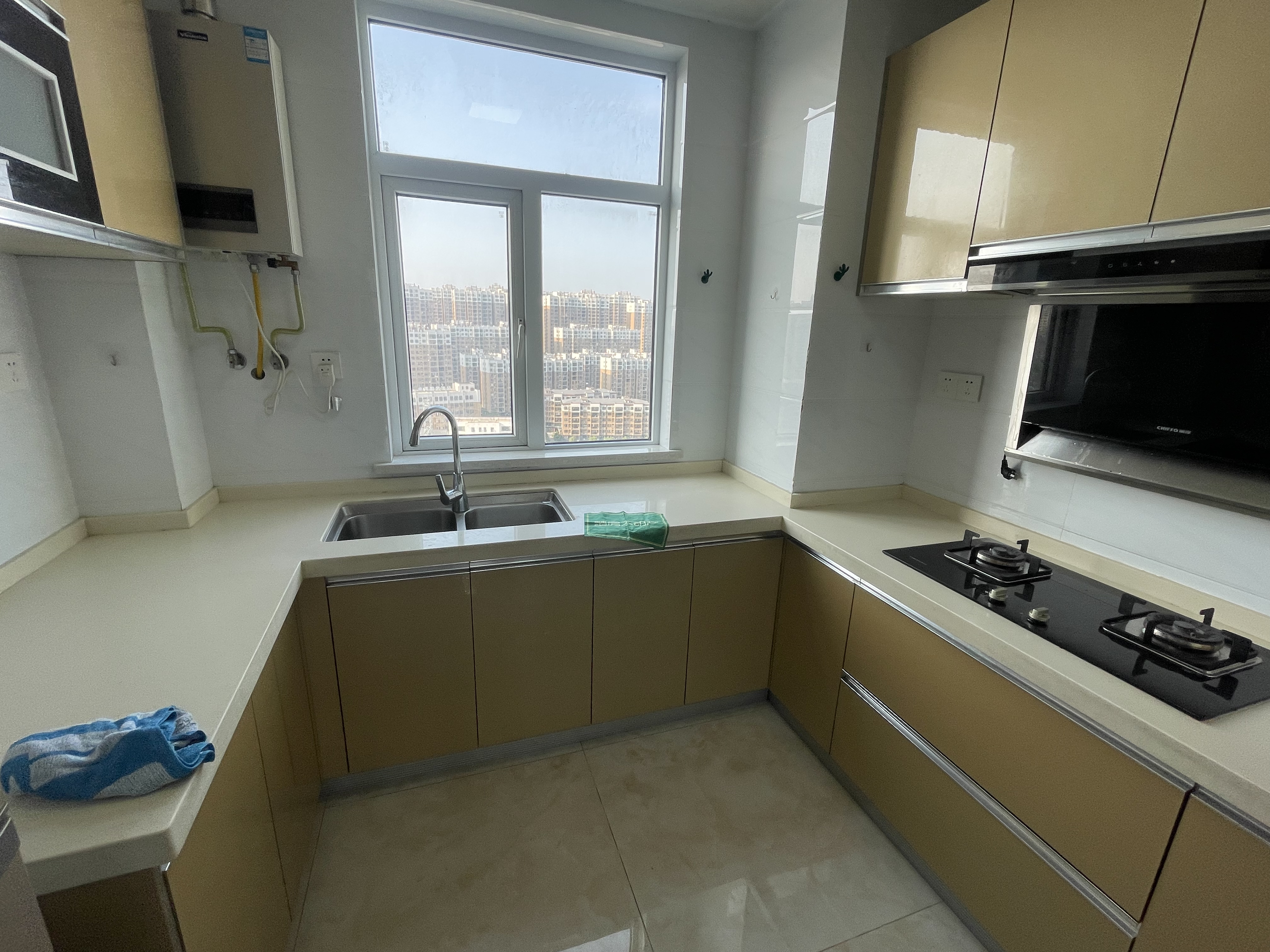 元泰未来城A区精装修三房一天未住看房方便来电咨询哦