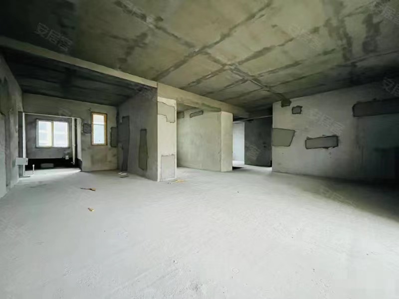 降价了，房东急售，城南新小区，电梯好楼层24楼，单价6153，边户，带车位，毛坯大四房，证满二，双阳台