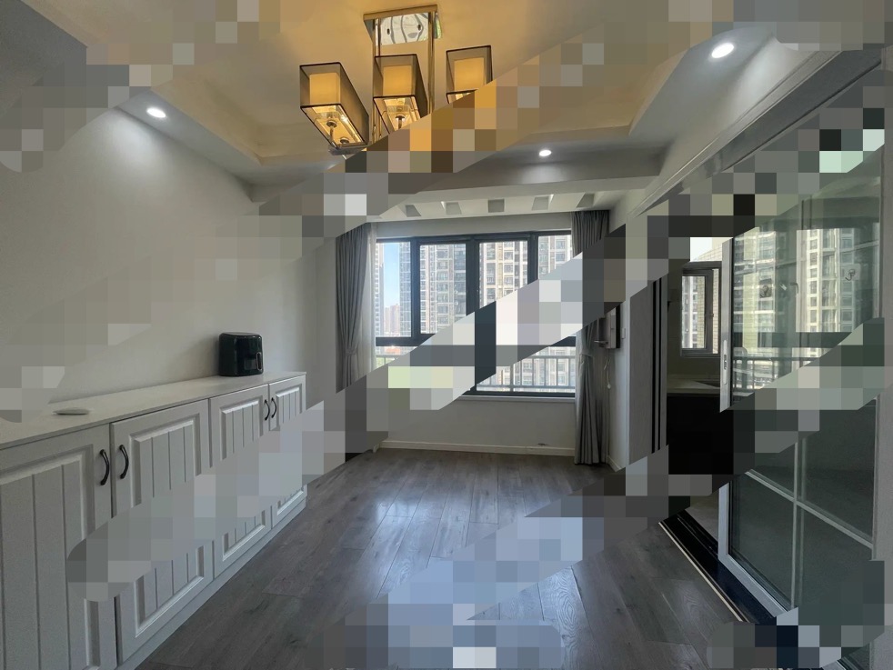 诚心出售，和合国际五期，送车位，精装三房，证满二，好楼层