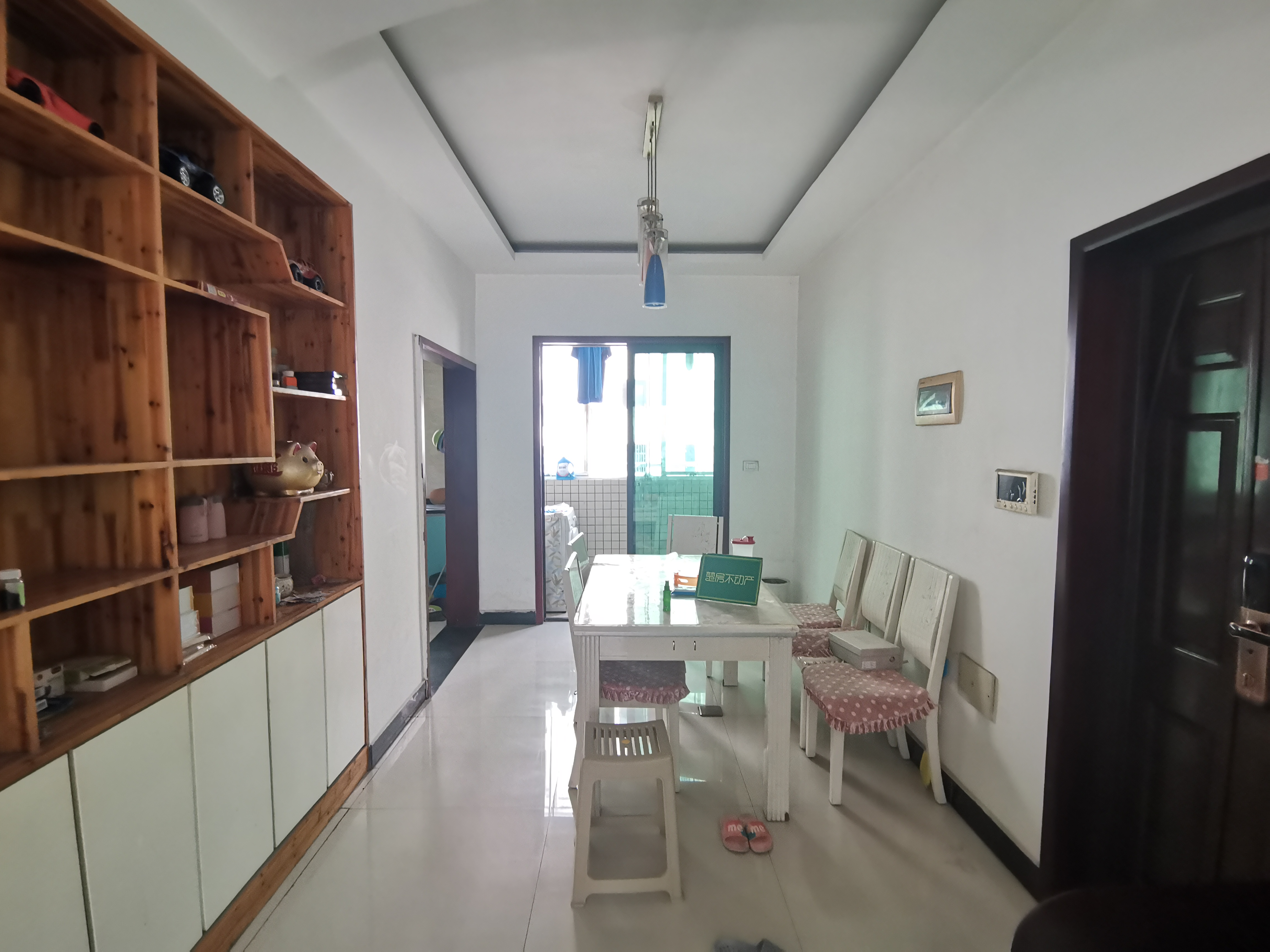 锦绣龙城精装大两房。家具家电齐全领包入住，楼层 好可按揭贷款