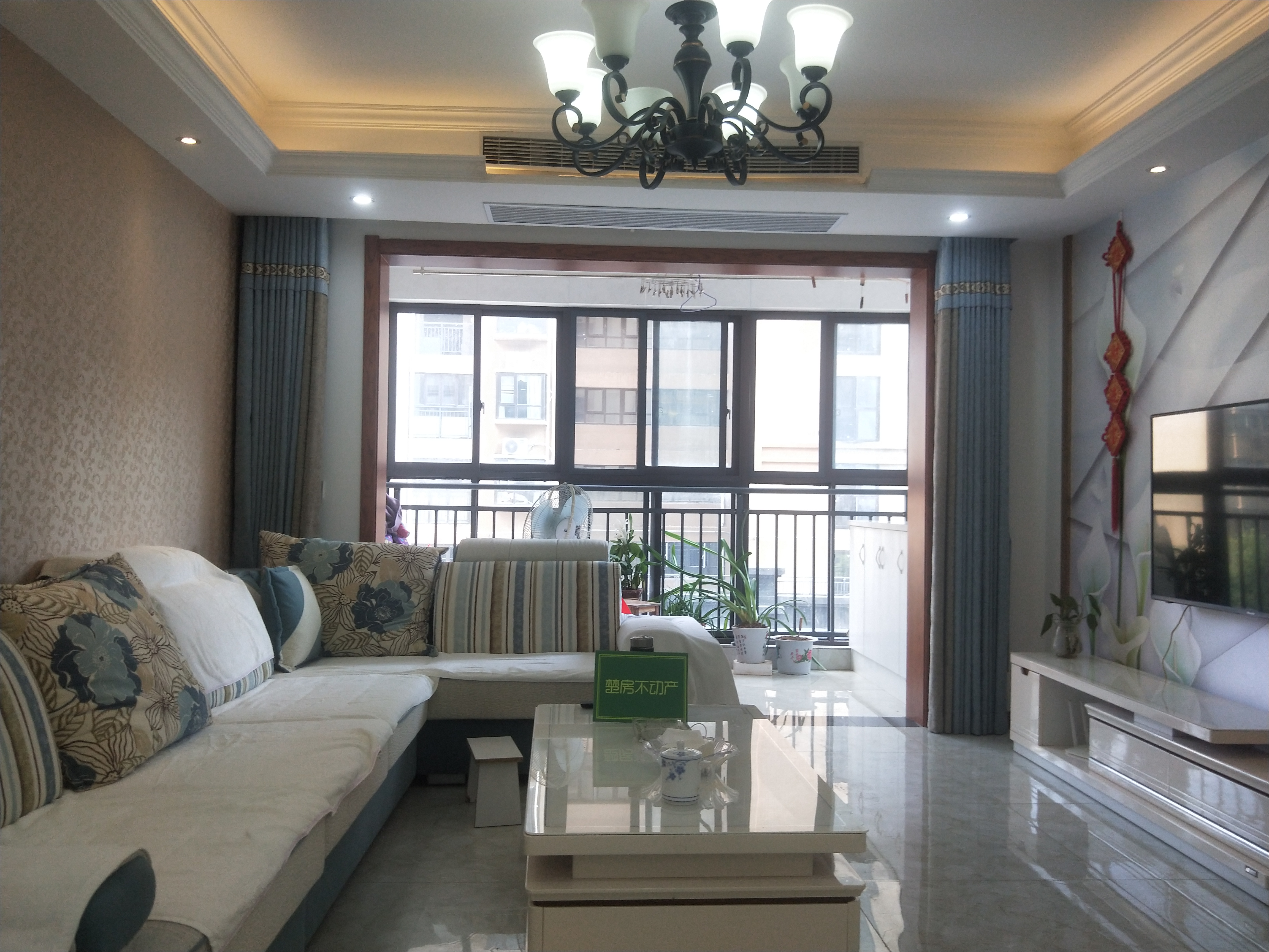 沔阳公馆精装三房 ，证件满二税费低，家里成色很新！