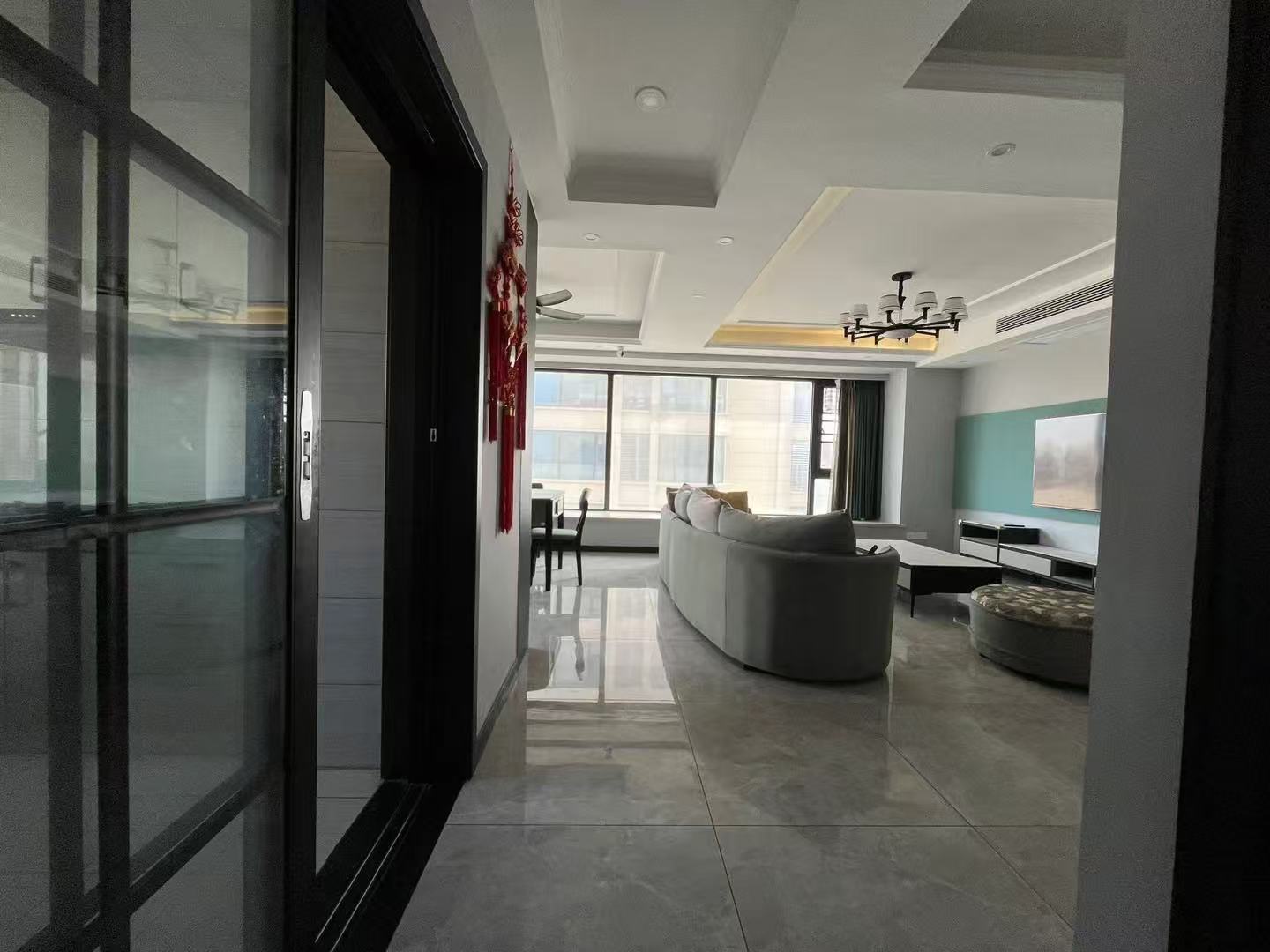 城西，祥生观澜府，江景精装大四房，东边户，送车位送储藏间，家具家电齐全拎包入住，4开头