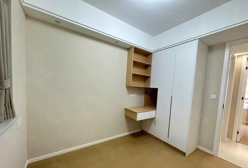 降价了，全新装修，送车位，轻she奶油风，中间好楼层，证满二