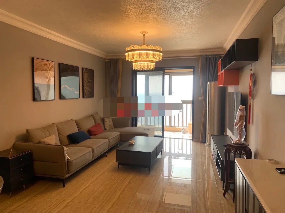 323，降价了，城南，碧桂园 ，9.5成新，精装四房， 东边户 ，证满二