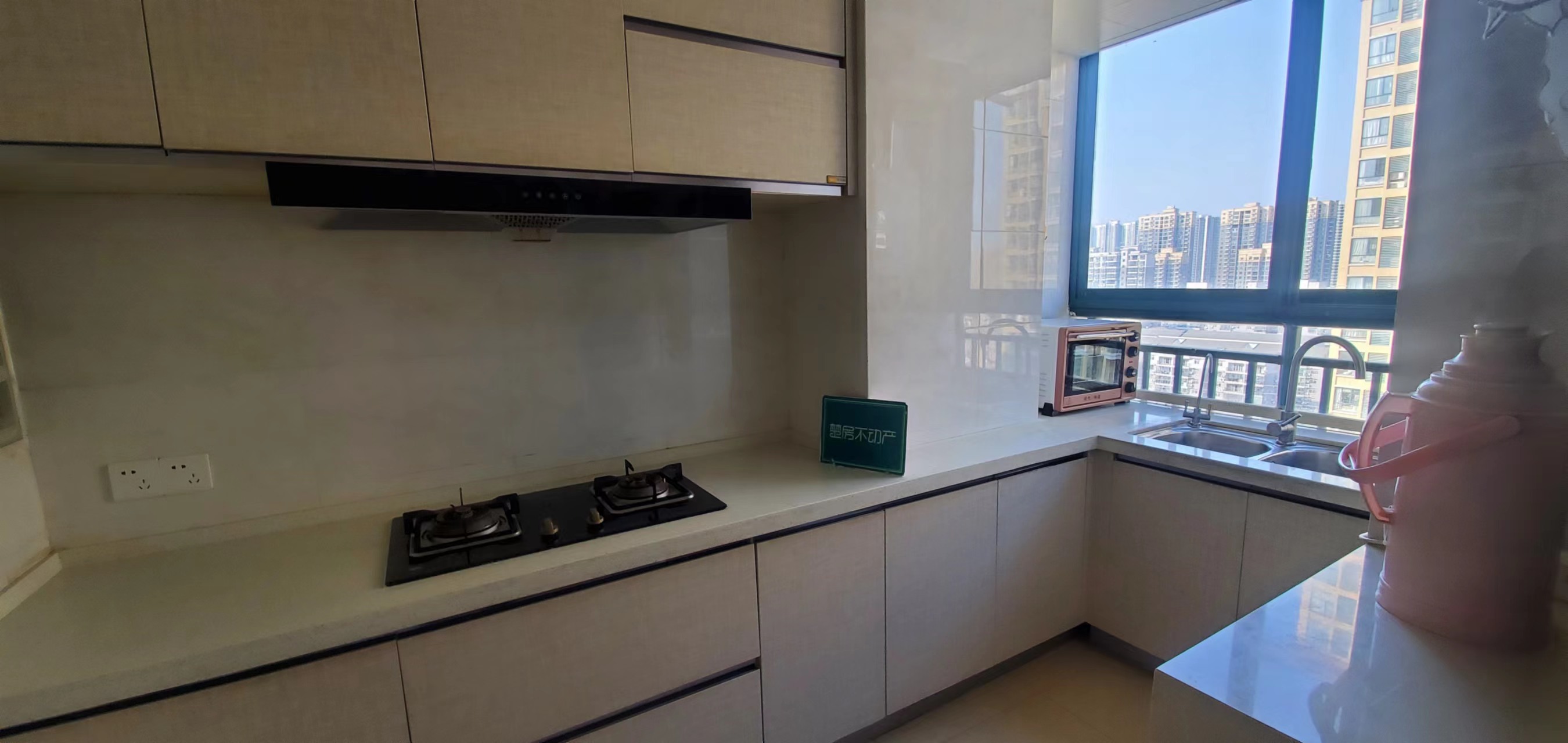 新城一号精装修大三房满2年看房方便