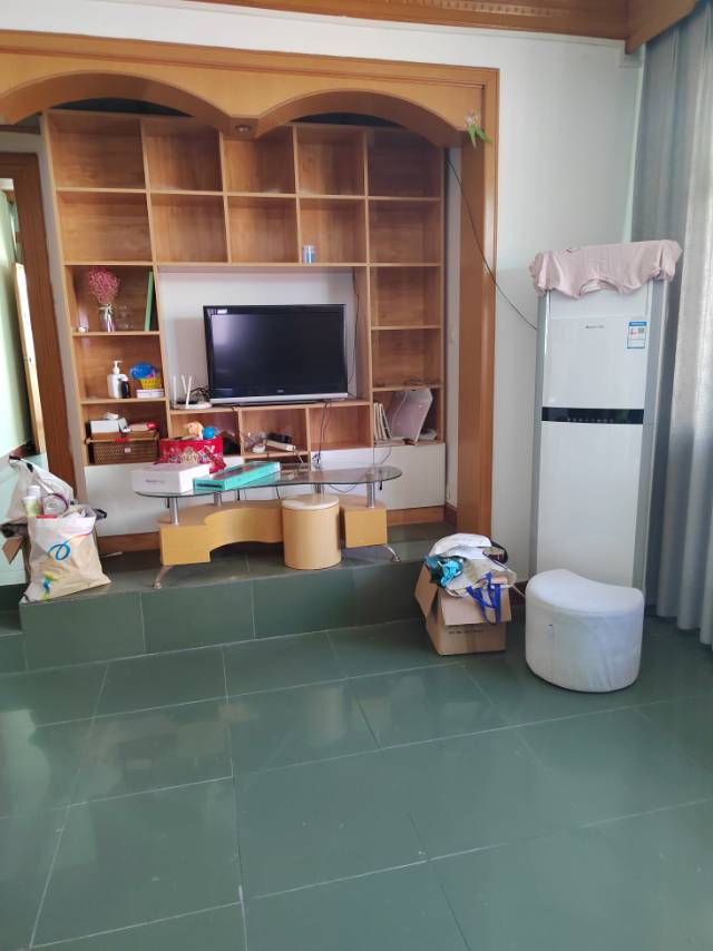 仙桃二中（长虹路校区）新装修好房出租