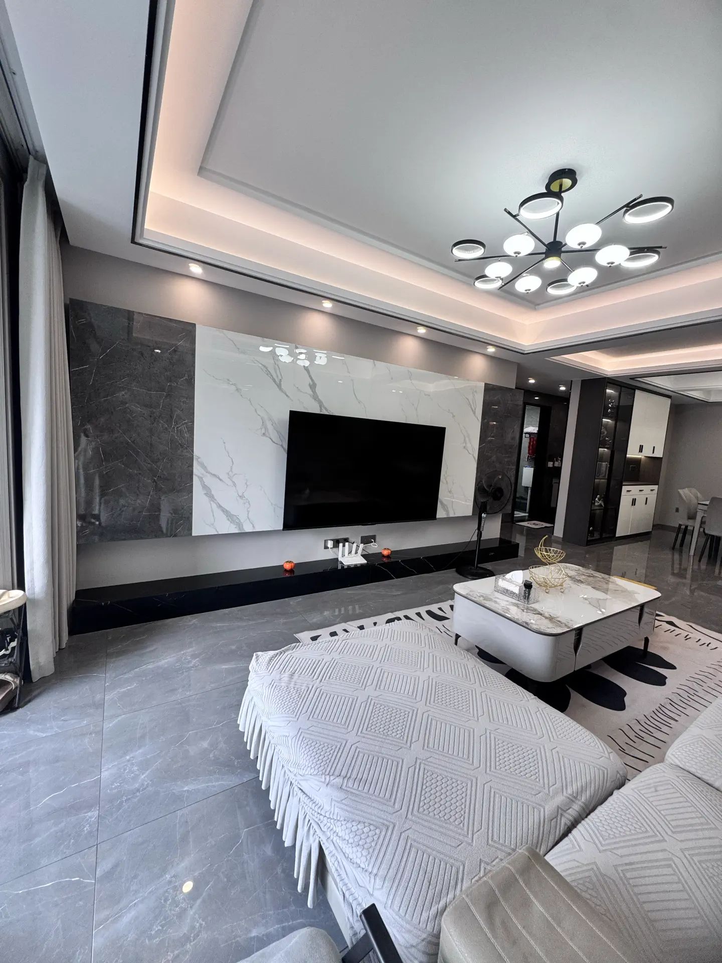 降价了，亏本出售，城南，元泰未来城C区，9.9成新，边户，精装三房两卫，诚心出售