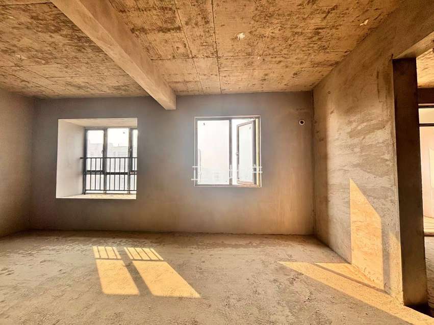 降价了，环球广场，好楼层，单价4千多，满2年，三开间朝南，视野采光好