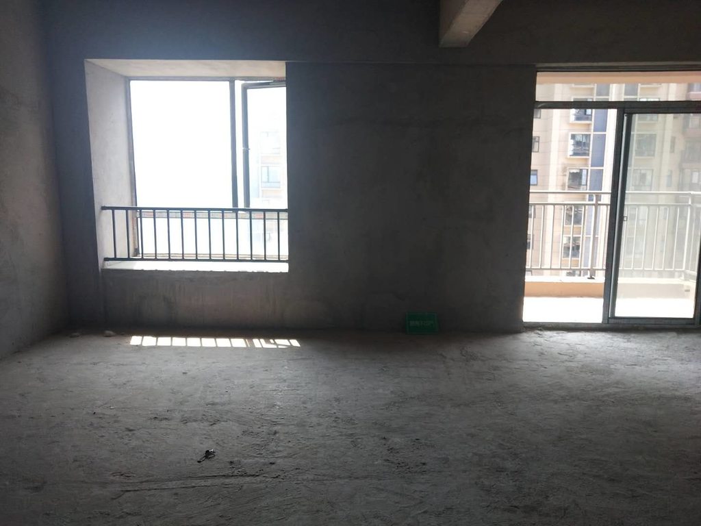 康湾一品毛坯两房可按揭48万包过户有钥匙看房方便