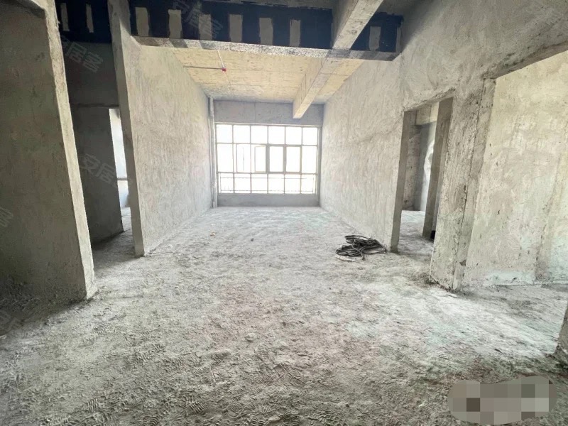 284，城南，吾悦旁，单价2900，电梯房，毛坯三房，中间好楼层，证件齐全，33万