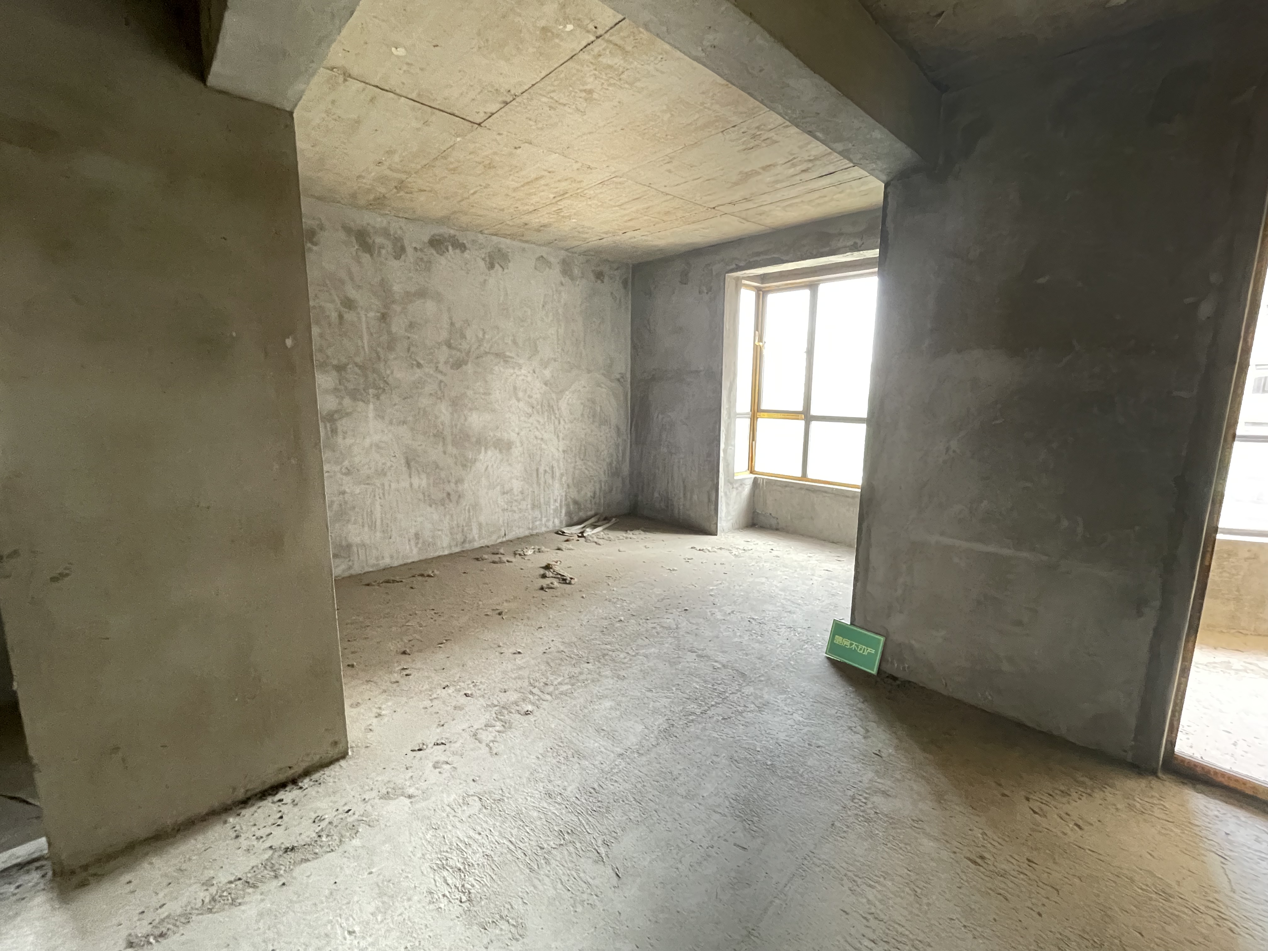 颐和公馆毛坯大三房价格美丽生活便利楼下有菜场公交门口直达