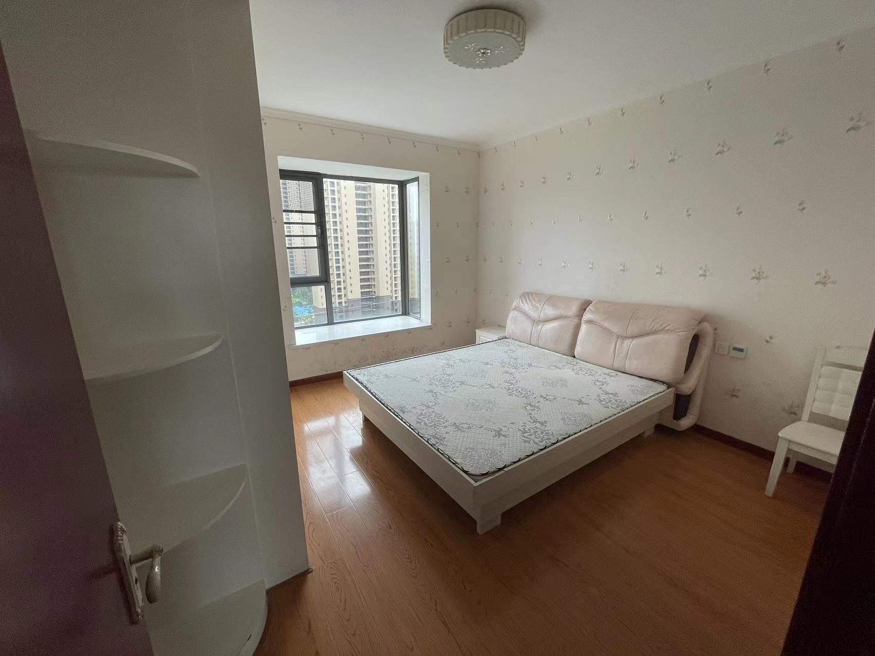 紫润尚城大三房出租电梯好楼层家电齐全看房方便