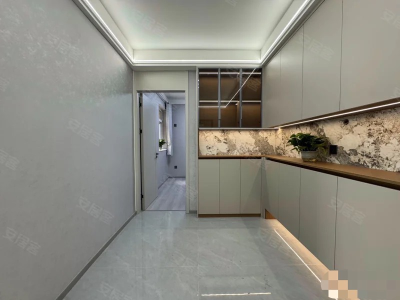 仙桃一中对面，和合国际五期，人车分流，全新装修，直接拎包入住，老证