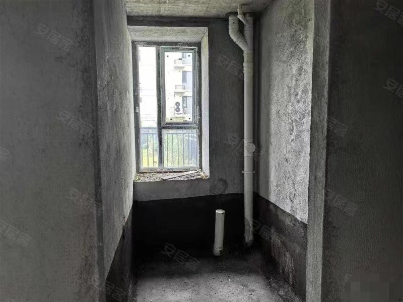 蓝天花园，大平层，一楼送超大花园，，看中可谈