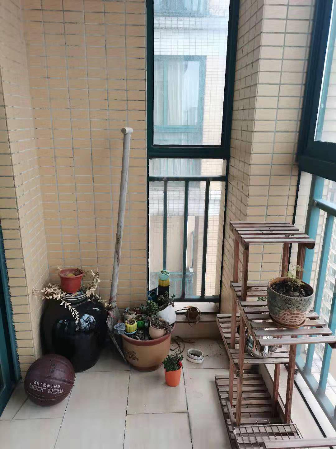 新城壹号朝南办公装修三房诚意出售