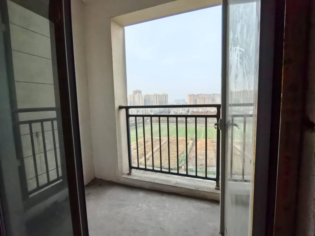 捡漏，城南，蓝天新城，电梯12层，送一个车位，证满二