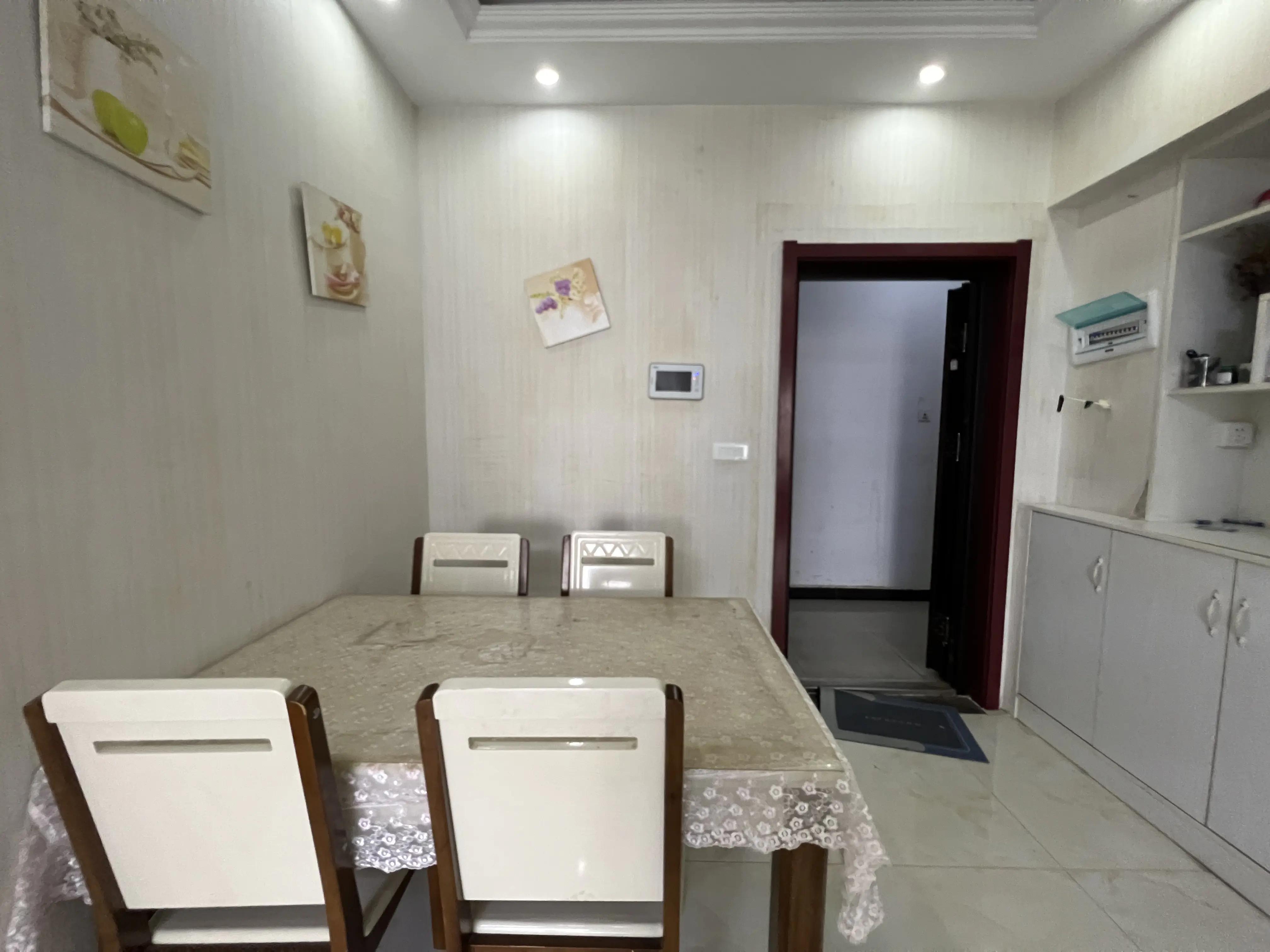 现代城2室2厅2卫精装修两证全39.8万优价出售，支持按揭贷款！