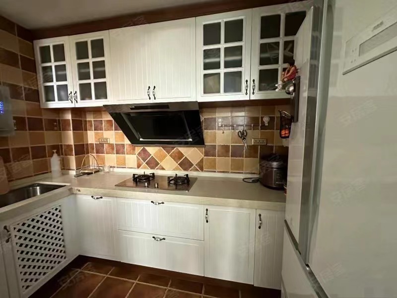 房东急售，城西，满庭春，供暖房，仙桃晓学旁，精装大两房，成色新，凤凰层