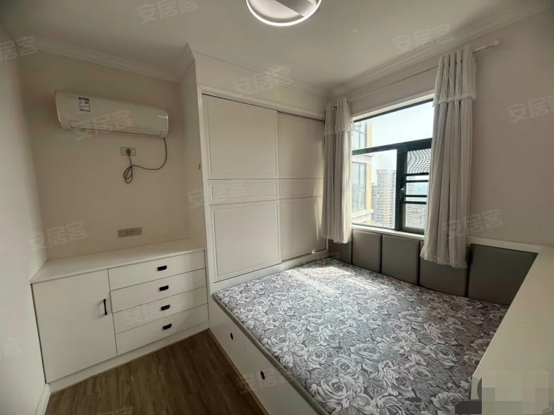 捡漏，城南，新城壹号五期，沔阳公园旁，精装三房两卫，性价比高