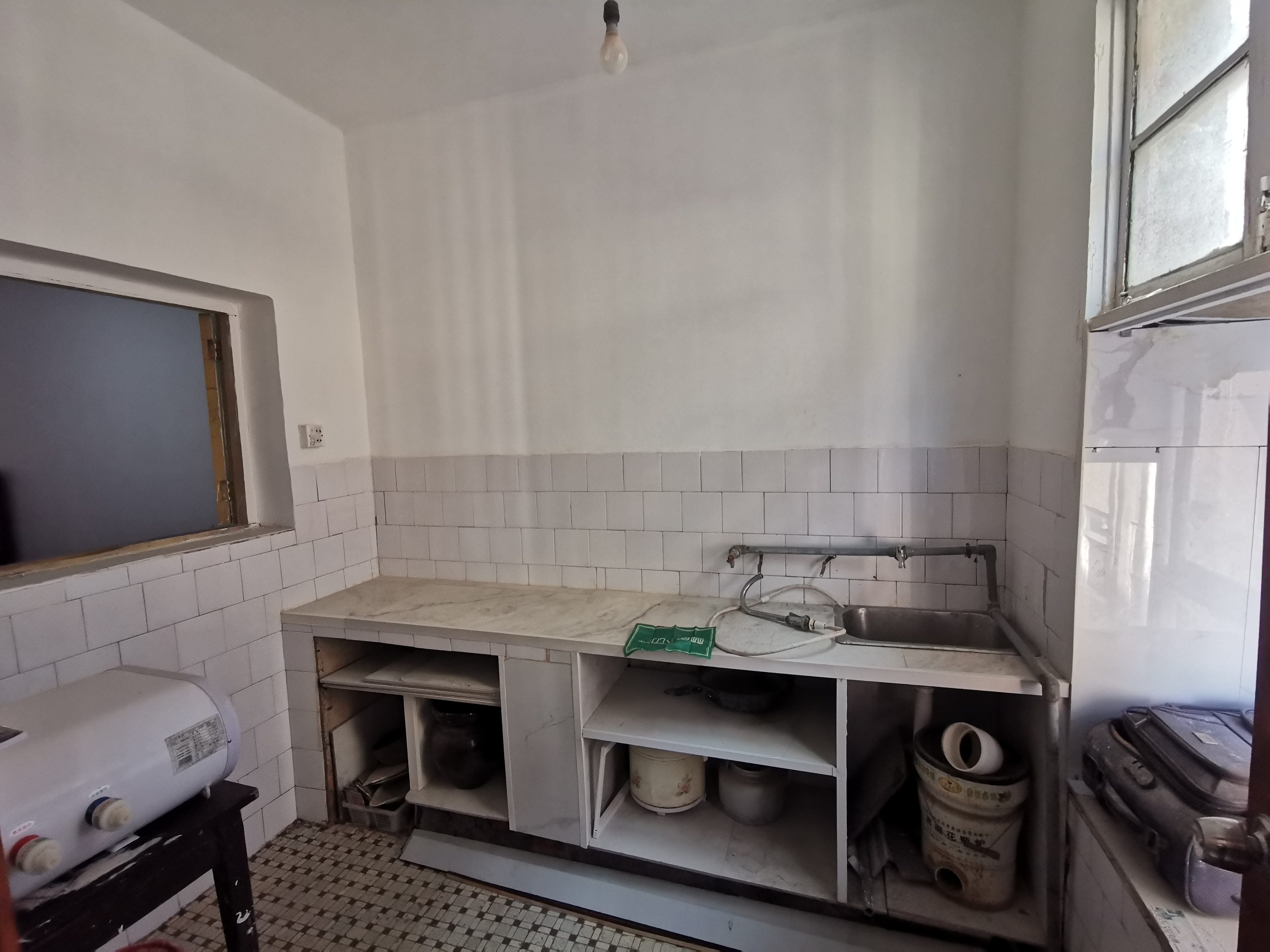 老城区油炸湾菜场旁红星里机械厂宿舍三房四楼诚心出售看房有钥匙