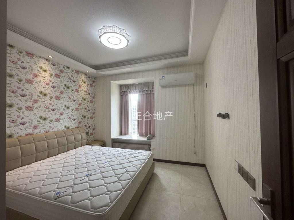 城南，元泰未来城A区，精装三房，电梯好楼层，全屋暖气片，证满二，下楼新三中