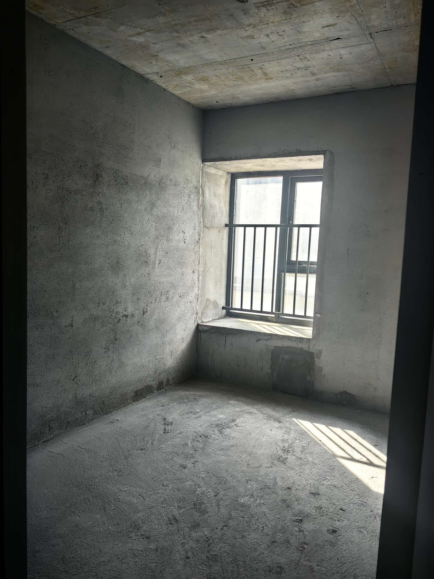 蓝天白云3室2厅2卫全新毛坯房108平69万优价出售