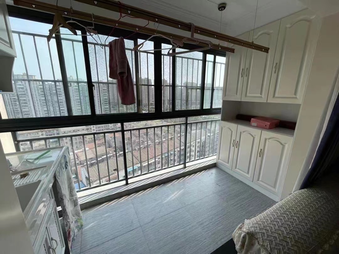 尹台公馆红星美凯龙旁精装两房中间楼层出租