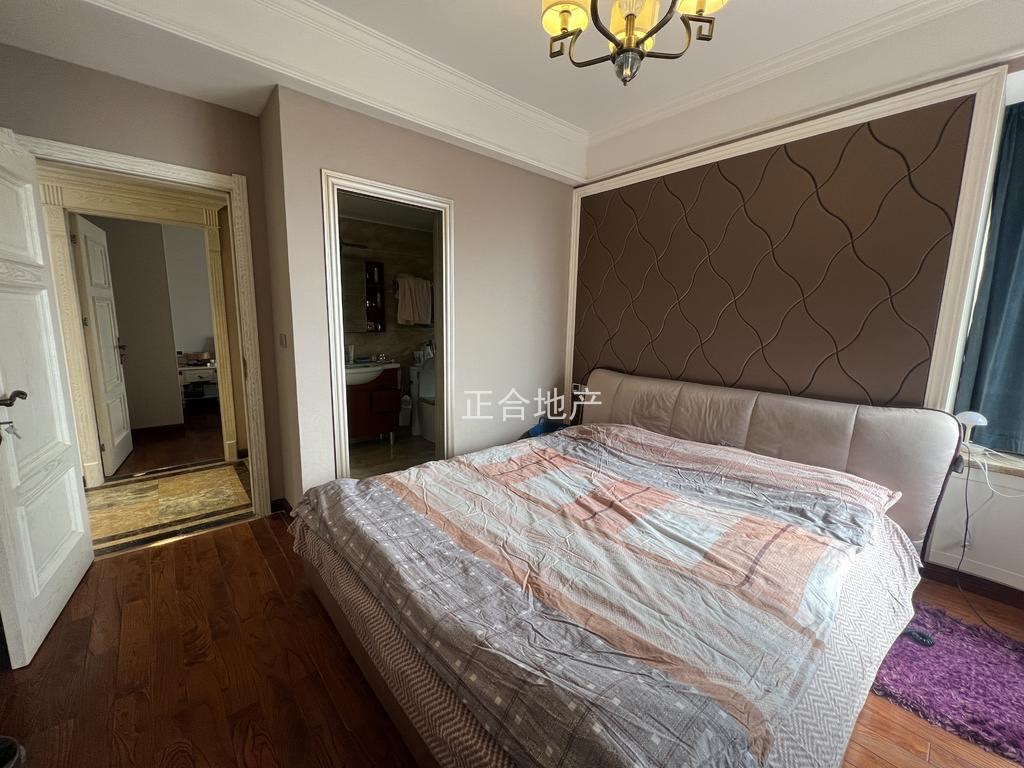 诚心出售，城南，御台公馆，中间好楼层，精装四房两卫，人车分流品质小区老证过户便宜