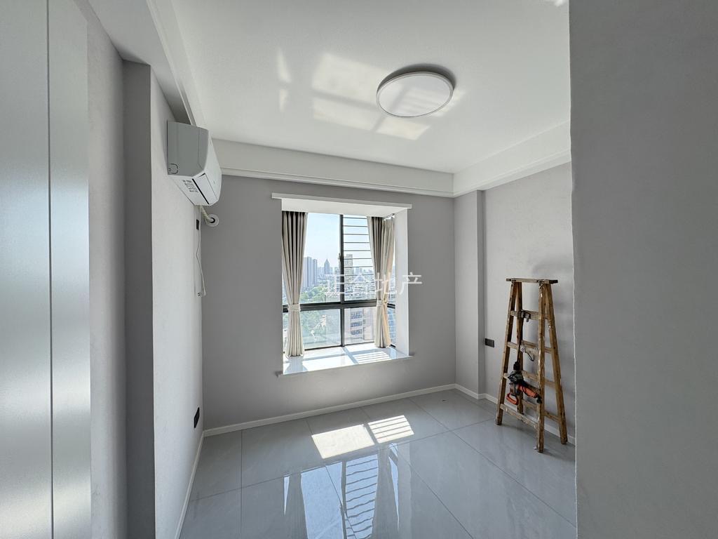 ？城南，小高层忆美国际公馆精装三房，单价4400南北通透证满二凤凰楼层