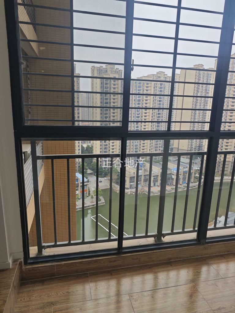 降价了，森林国际，湖景房，精装三房两卫，中高层，99新装修，拎包入住