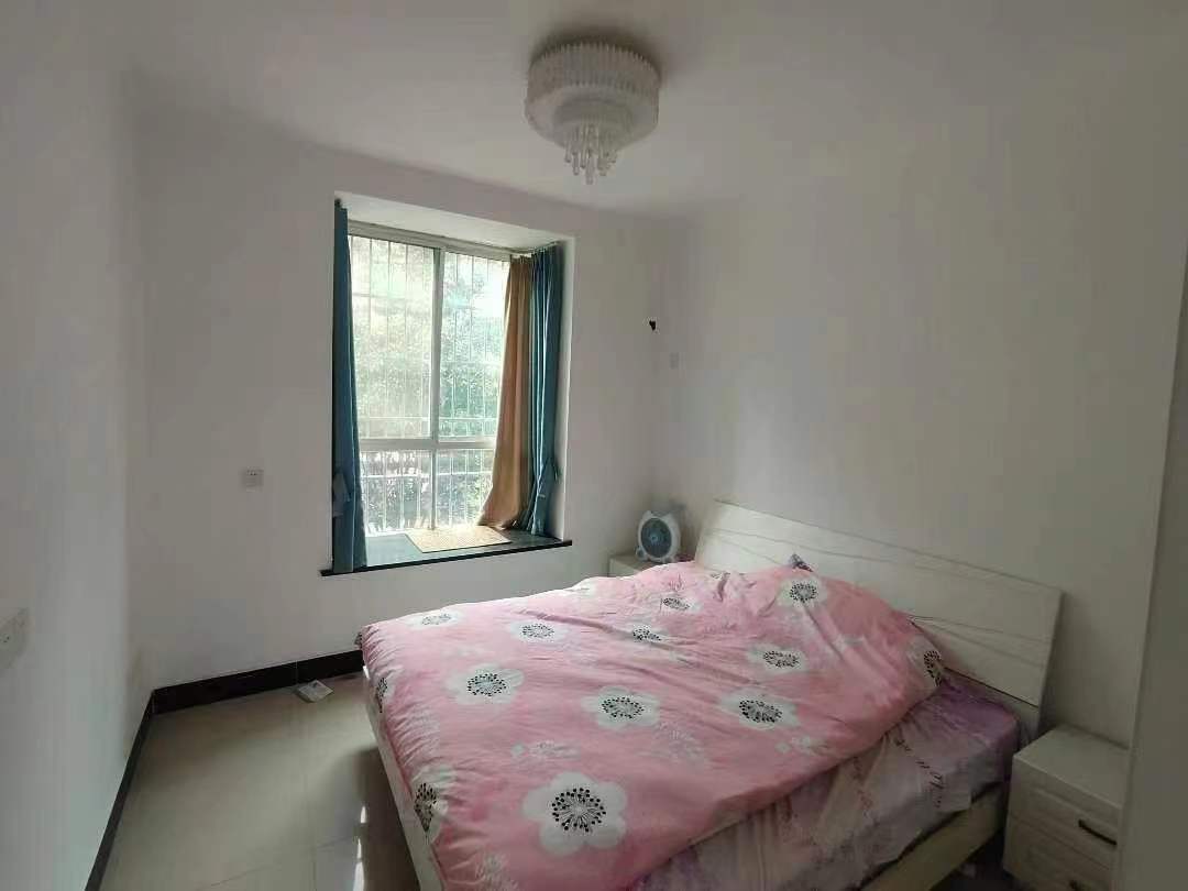 一中花园.精装大两房.证件满二.看房方便