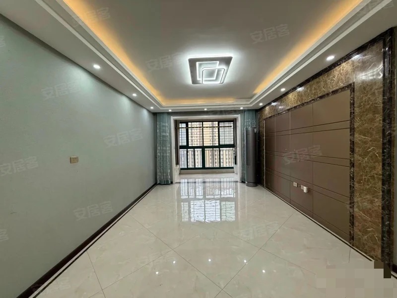 城南， ​新‮电，街‬梯好楼层16楼，精装大三房，单价5200+，证满二