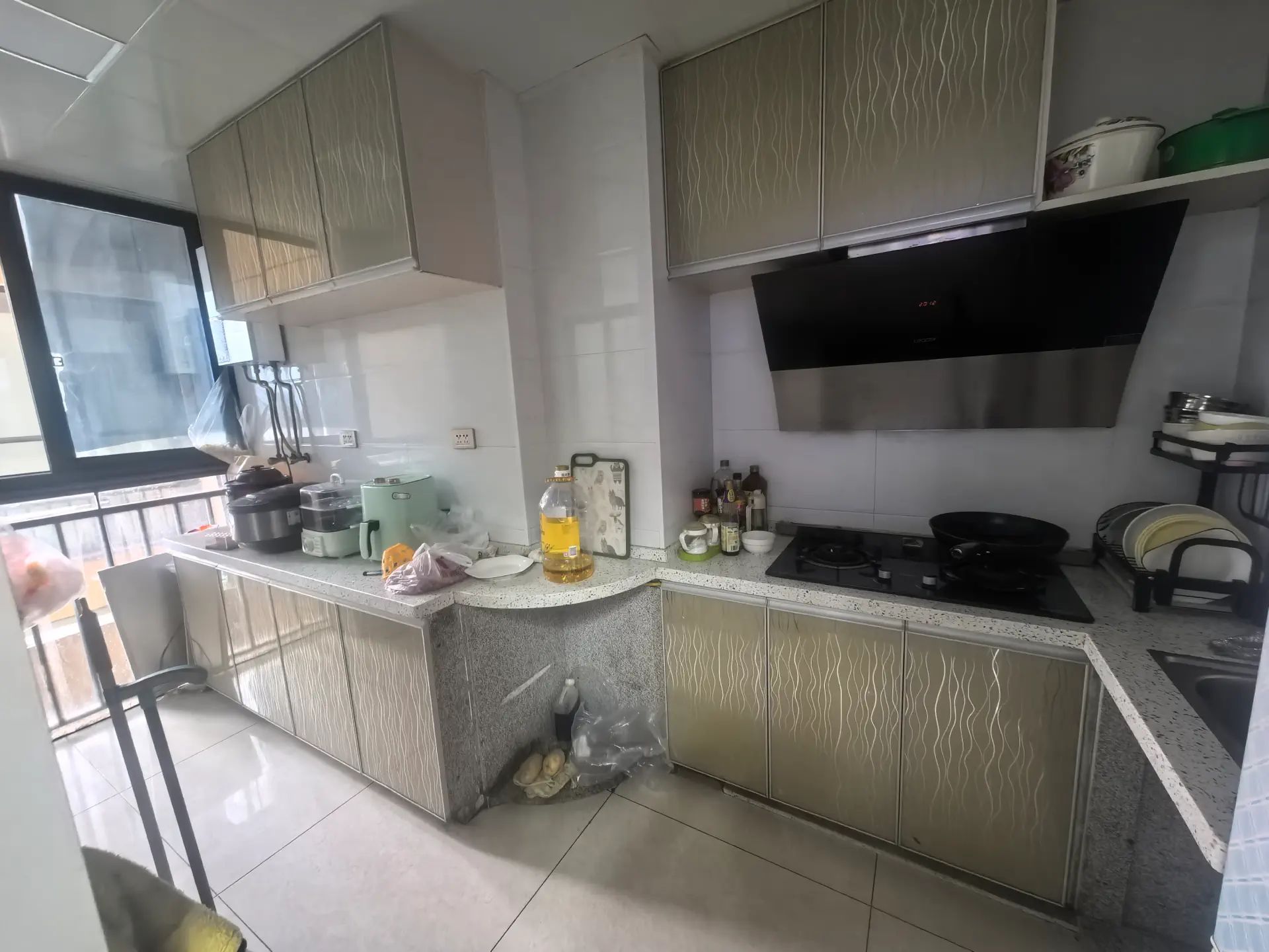 森林国际城3室2厅2卫精装修家具家电全配优价出秀