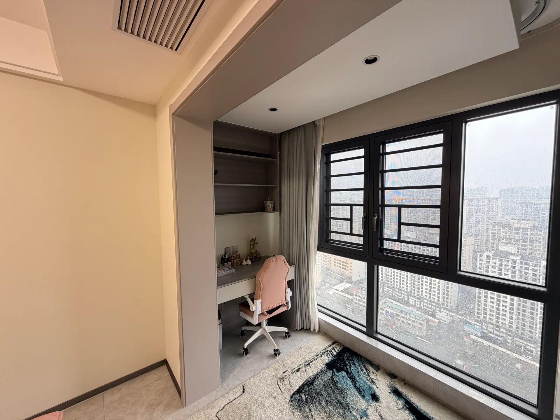 吾悦广场旁，元泰C区，精装三房两卫四阳台，9.9成新，6k多单价，电梯好楼层价格看中可谈❗️