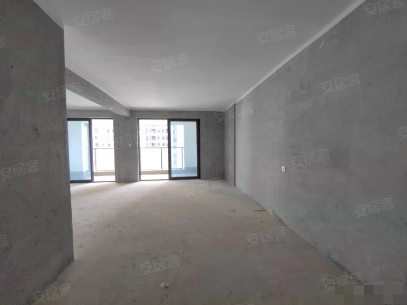 吾悦广场，现房捡漏，送车位，好楼层27楼，证件满二，诚心出售