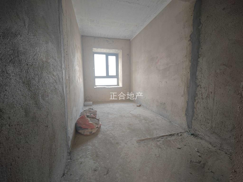 翡冷翠，毛坯三房，电梯好楼层26楼，单价6100，满二，边户，南北双阳台，