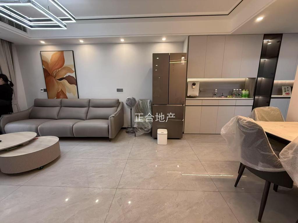 房东诚心出售，城南，森林北苑，精装三房两卫，全新装修，好楼层11楼，品牌家具家电送