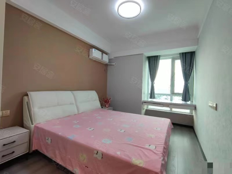 业主急售，沃尔玛，新天地，电梯好楼层，精装两房，9.9成新，家电齐全，拎包入住