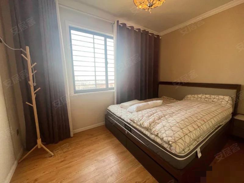 425，仙桃中学旁，红树湾，精装两房，三十几万，性价比高，证满二，