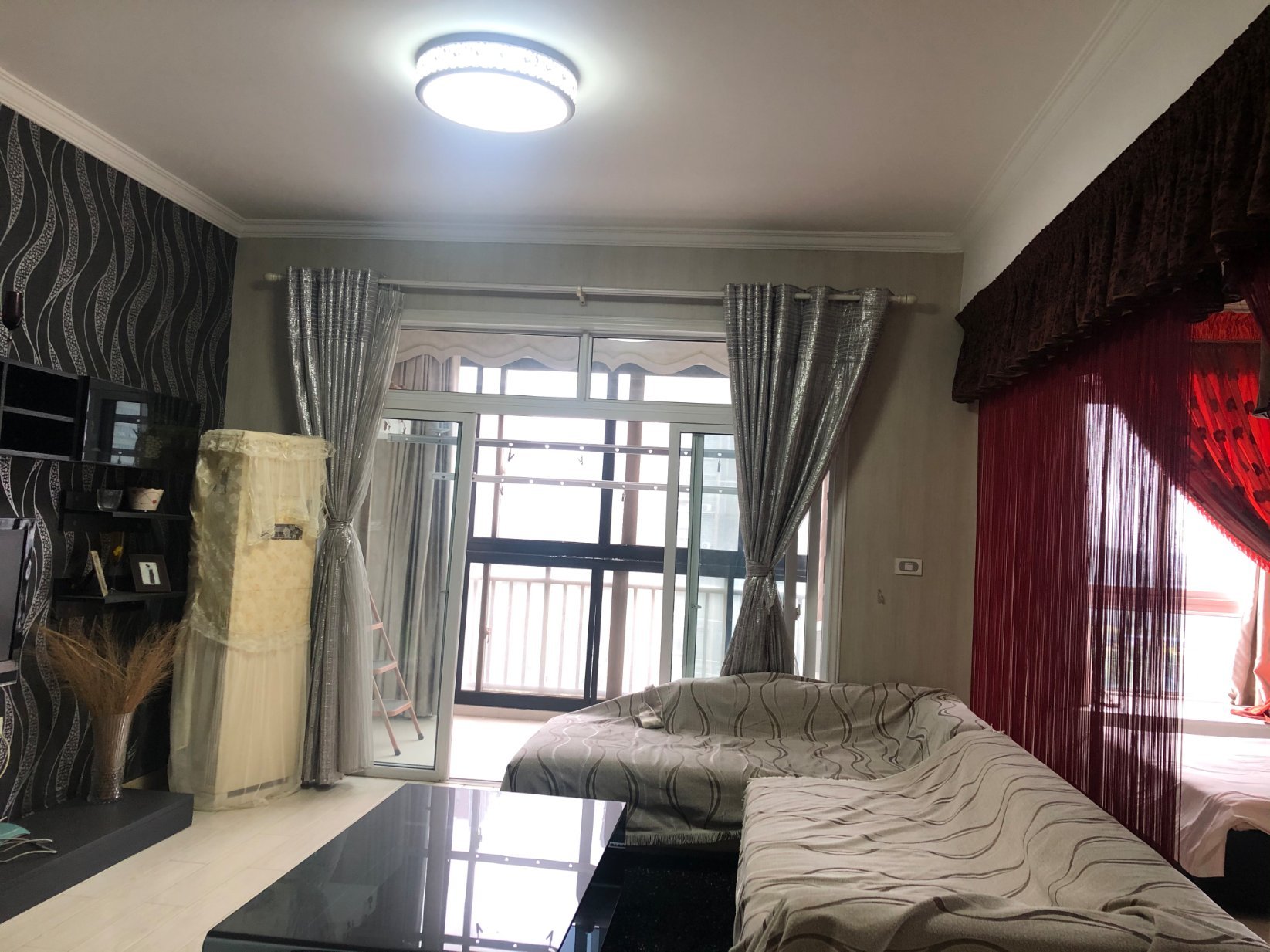 小区环境优美，房子装修的没怎么住人，就读仙桃 ，可 看房