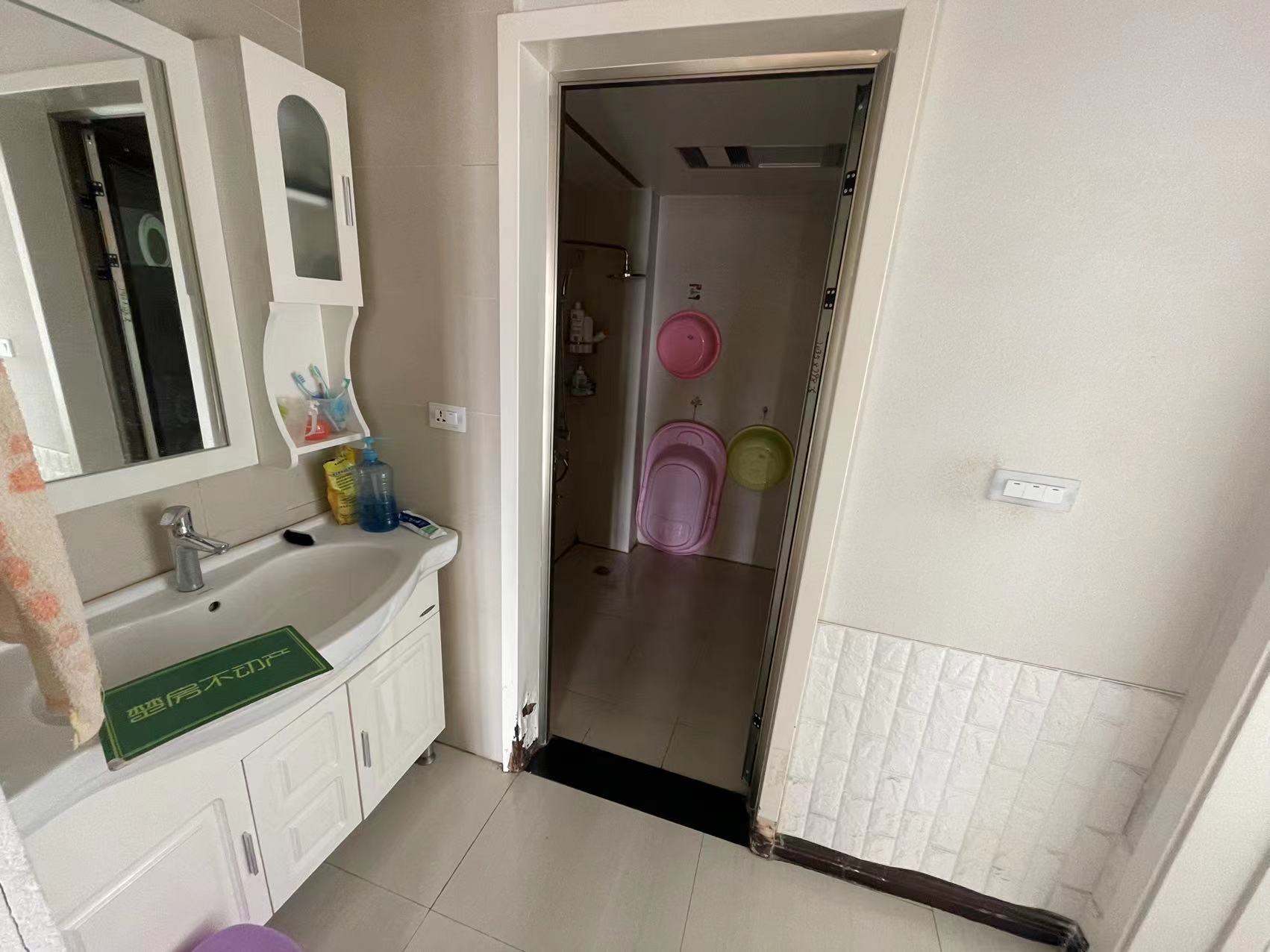 福星城，大三房，南北通透，房东诚意出售，看房方便，证满二，可按揭，价格可谈