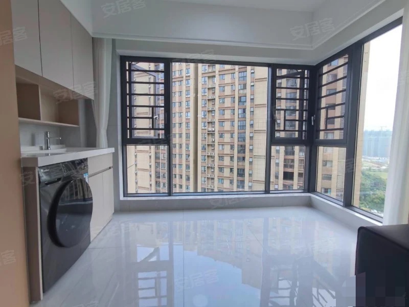 降价了，城南，元泰未来城B2区，湖景房，精装三房两卫，电梯好楼层19楼，