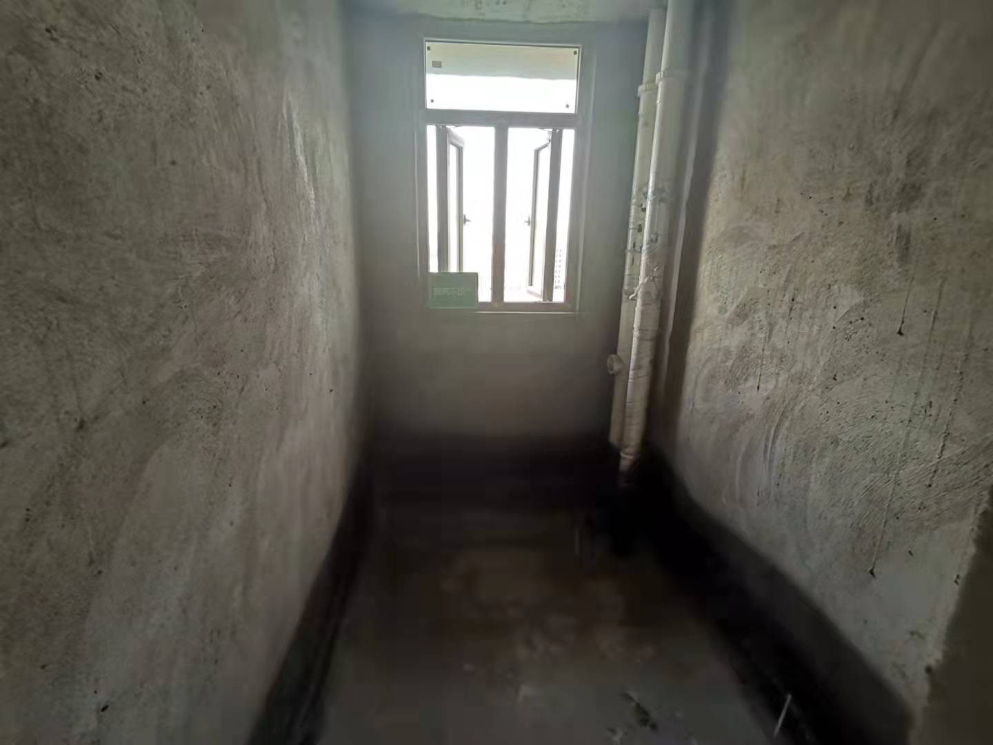 八中旁沔阳学府园毛坯大三房户型方正楼层好诚意出售！