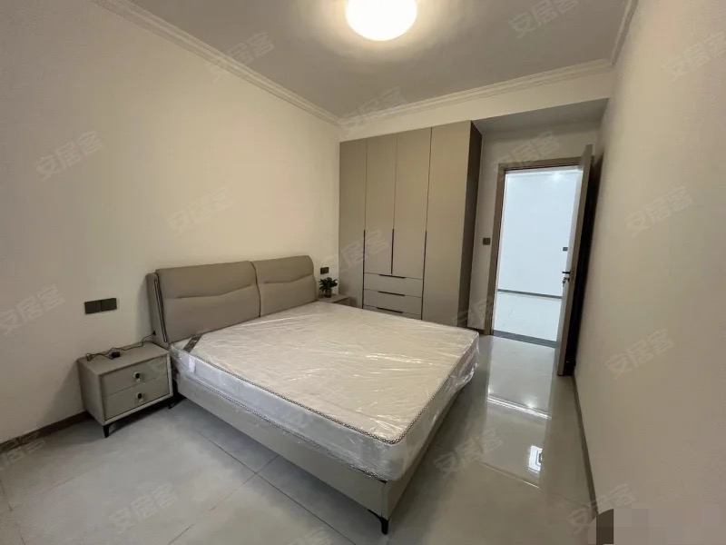 213，降价了，一楼大院子，四中旁，总价29个，大院子，有证，超大出场，采光好